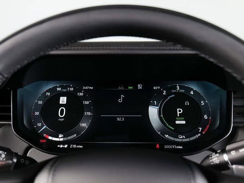 New 2025 Land Rover Range Rover SE AWD/4WD image 17