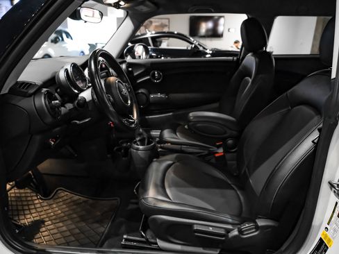 Used 2017 MINI Cooper 2-Door Hardtop FWD image 4