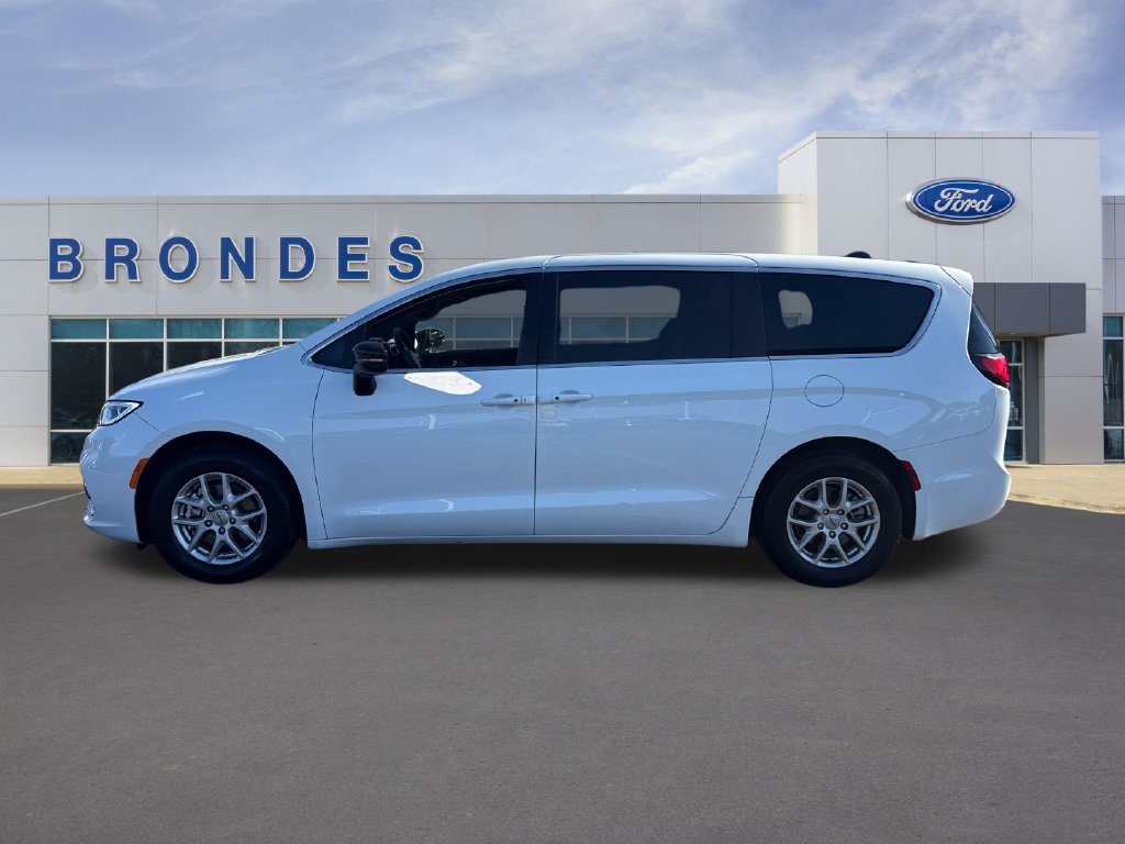 Used 2025 Chrysler Pacifica Select FWD 360° Tour