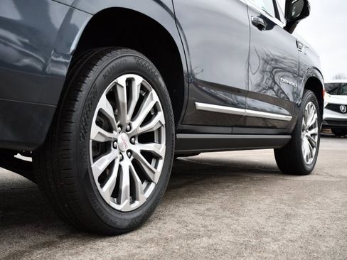 Used 2021 GMC Yukon Denali w/ Denali Premium Package image 9