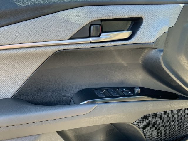 Used 2026 Toyota Camry SE FWD image 17