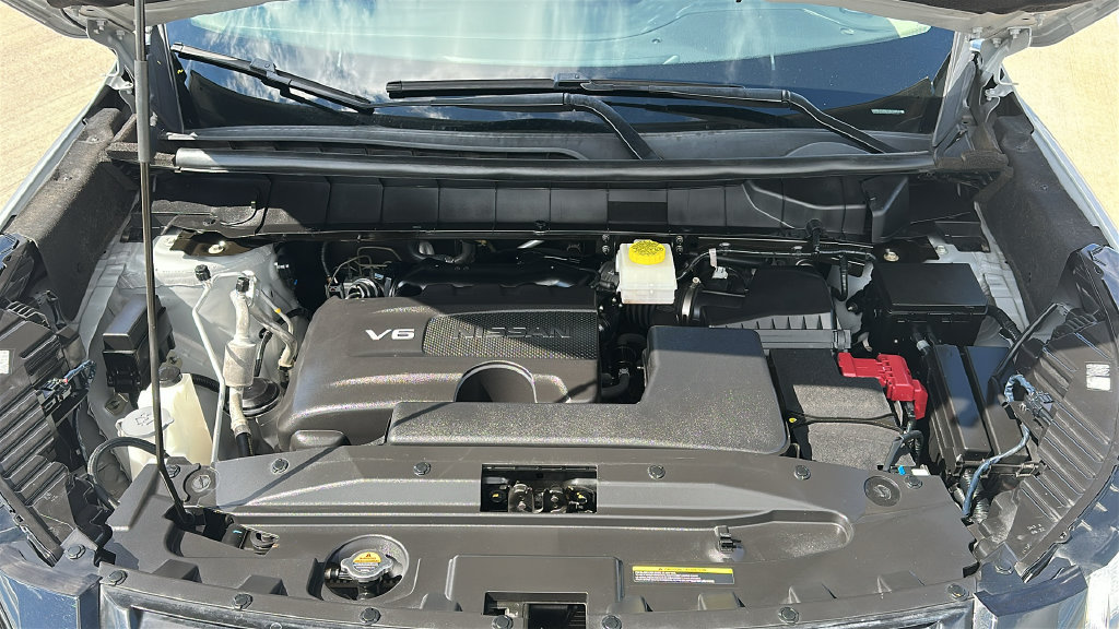 Used 2023 Nissan Pathfinder SL w/ Lighting Package (N92) AWD/4WD image 3