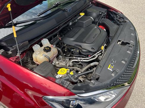 Used 2020 Chrysler Pacifica Touring FWD image 15