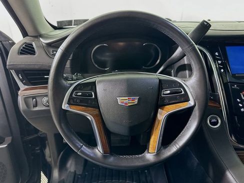 Used 2016 Cadillac Escalade Luxury image 11