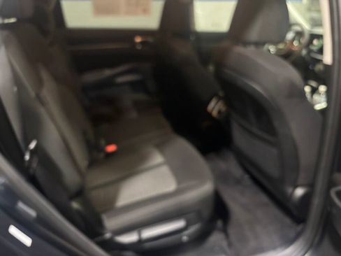 Used 2024 Kia Sorento LX image 17