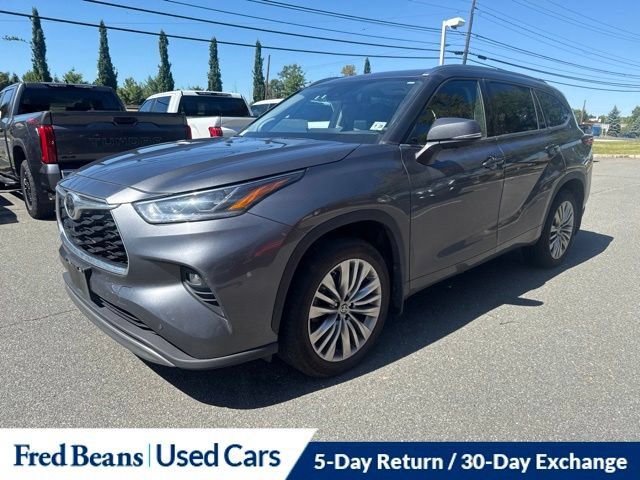 Used 2023 Toyota Highlander Platinum AWD/4WD image 17