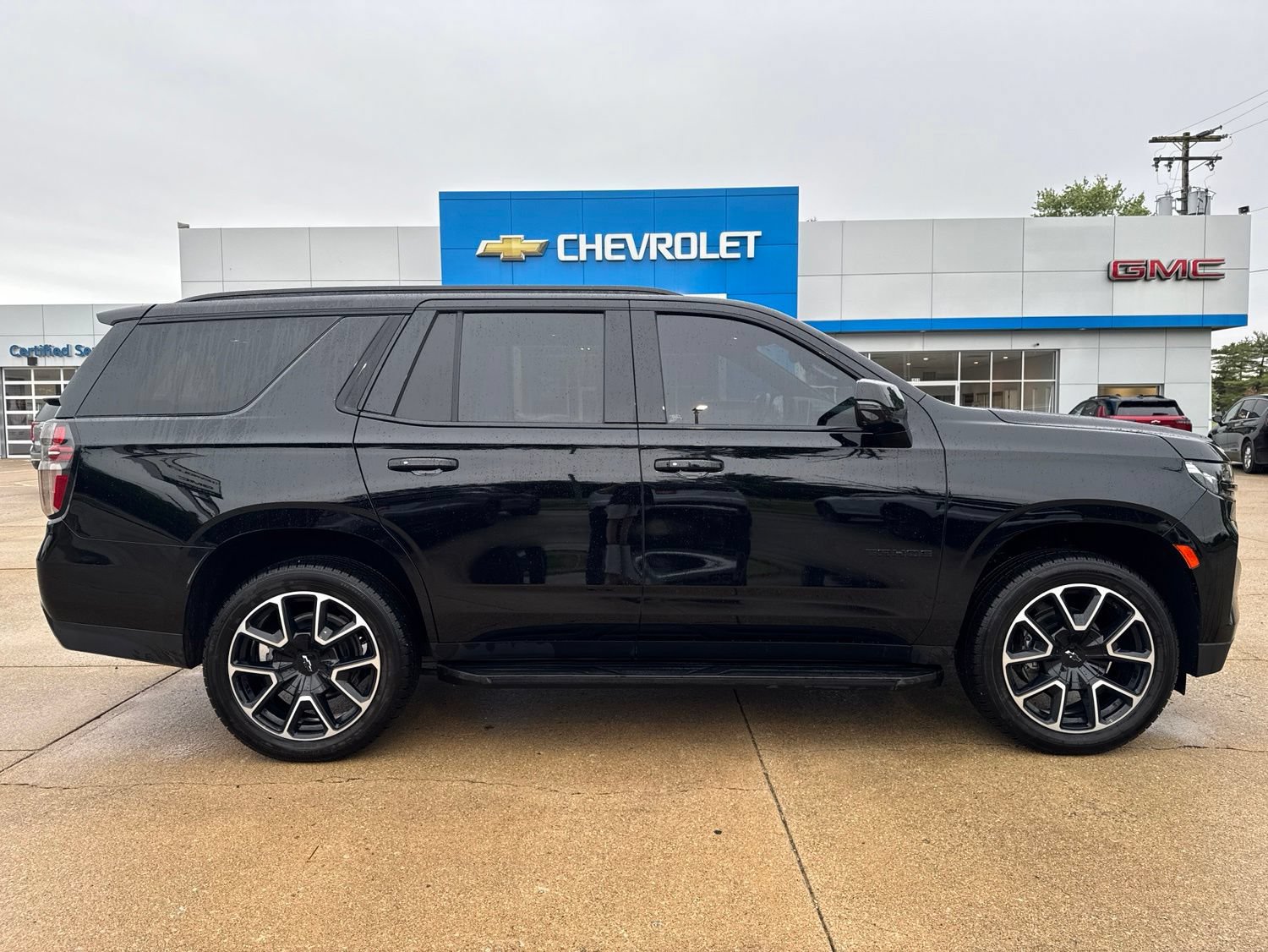 Used 2024 Chevrolet Tahoe RST w/ Luxury Package AWD/4WD image 2