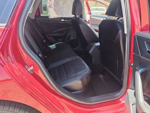 Used 2022 Volkswagen Jetta SE w/ Panoramic Sunroof Package FWD image 18