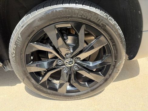 Certified 2023 Volkswagen Taos SE w/ Black Wheel Package FWD image 23