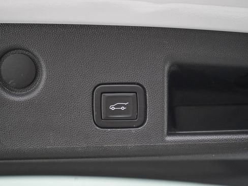 Used 2023 Chevrolet Equinox Premier AWD/4WD image 17