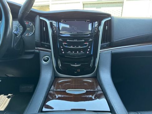 Used 2020 Cadillac Escalade Luxury RWD image 23