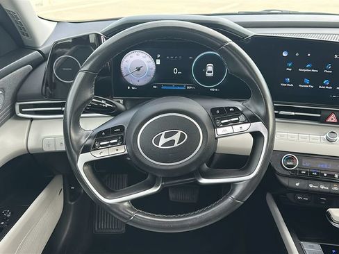 Used 2025 Hyundai Elantra Limited FWD image 23