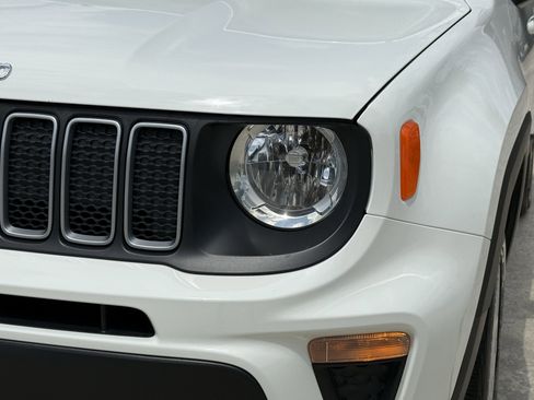 Used 2023 Jeep Renegade Latitude AWD/4WD image 11