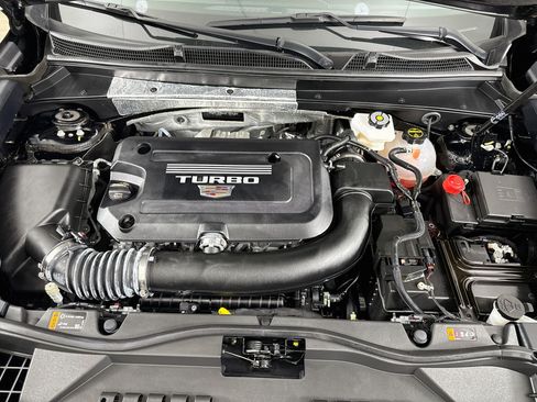 Used 2025 Cadillac XT4 Sport w/ LPO, Onyx Lite Package FWD image 31