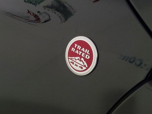 Used 2019 Jeep Cherokee Trailhawk w/ Comfort/Convenience Group image 10