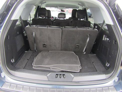 Used 2023 Ford Explorer XLT w/ Equipment Group 202A image 7