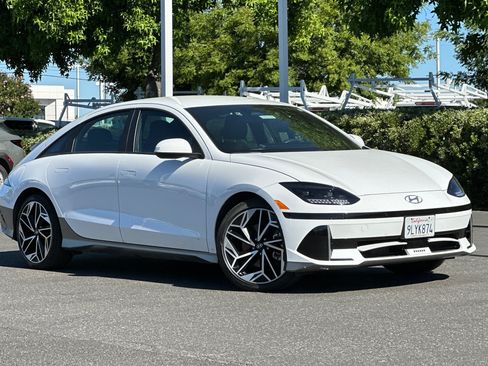 Used 2024 Hyundai Ioniq 6 SEL RWD image 2