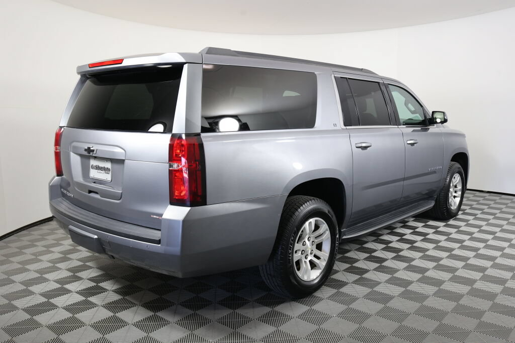Used 2018 Chevrolet Suburban LT w/ Luxury Package RWD image 2