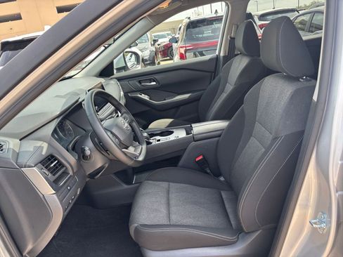 Used 2025 Nissan Rogue SV image 29