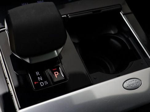 Used 2023 Land Rover Range Rover Velar R-Dynamic S image 12