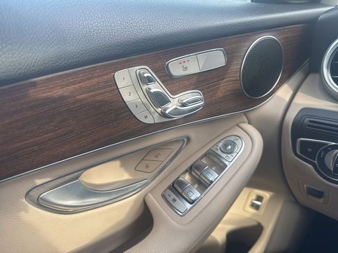 Used 2021 Mercedes-Benz GLC 300 4MATIC image 13