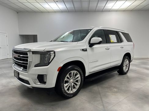 Used 2023 GMC Yukon SLT image 3