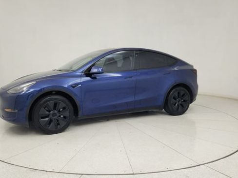 Used 2025 Tesla Model Y Long Range RWD image 5