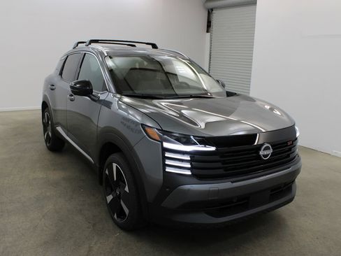 New 2026 Nissan Kicks SR w/ Cold Weather Package image 6