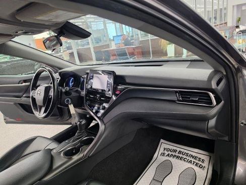 Used 2021 Toyota Camry SE FWD image 9