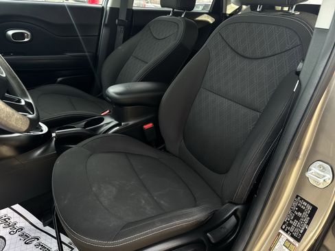 Used 2018 Kia Soul w/ Convenience Package image 19