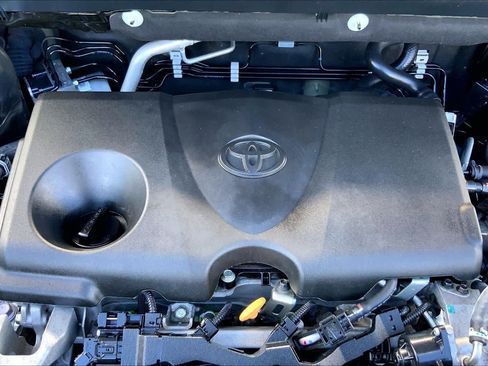 Used 2024 Toyota RAV4 XLE FWD image 32