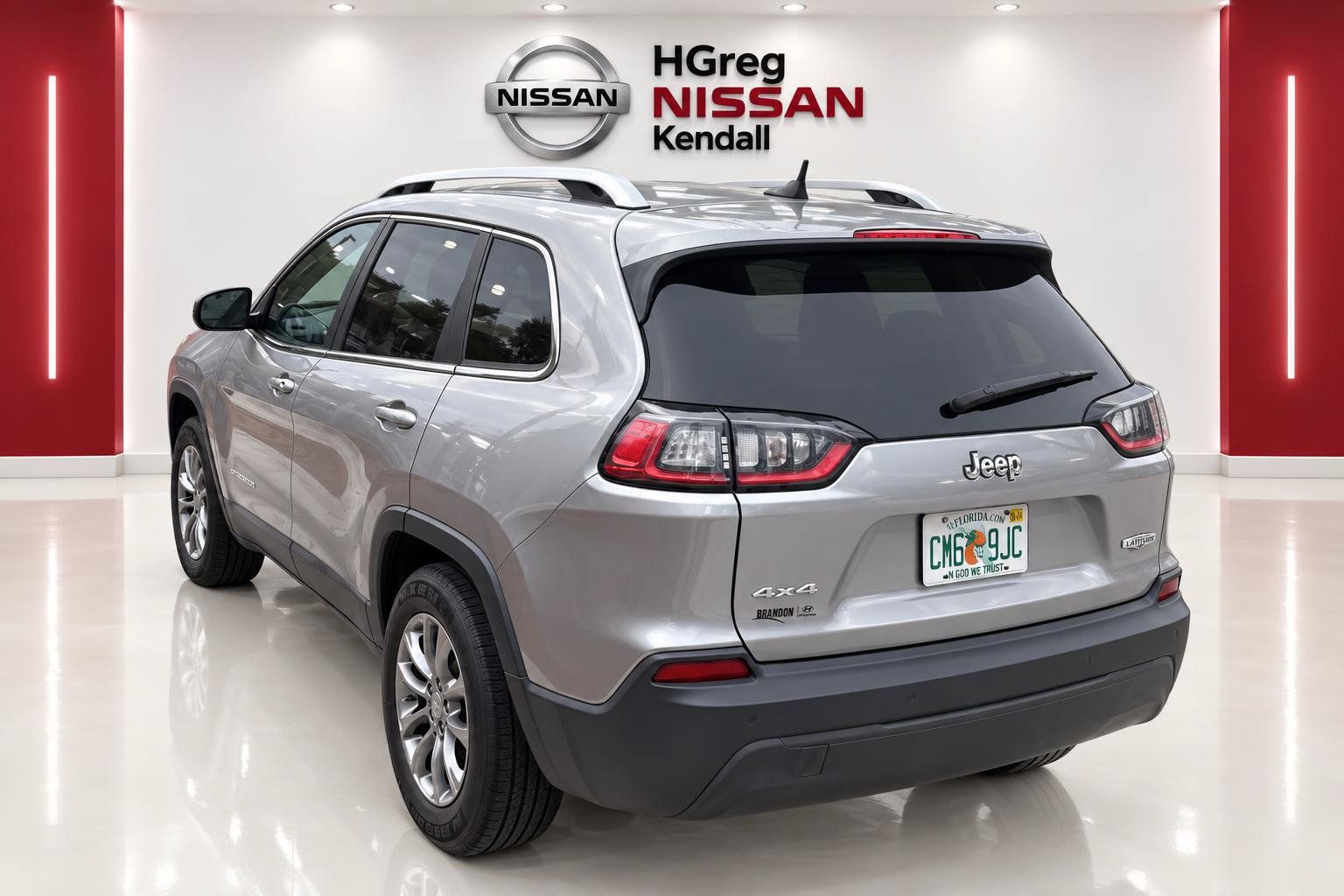 Used 2019 Jeep Cherokee Latitude Plus w/ Comfort/Convenience Group AWD/4WD image 2