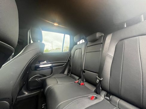 Used 2025 Mercedes-Benz GLB 250 4MATIC image 21