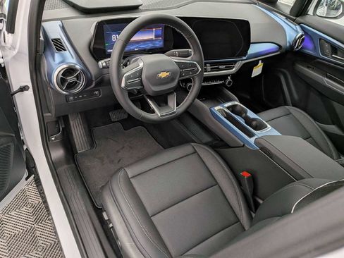 New 2026 Chevrolet Equinox EV LT image 2