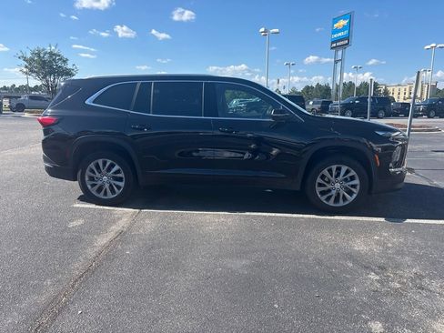 Used 2025 Buick Enclave Preferred FWD image 2