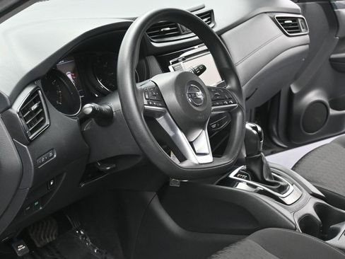 Used 2018 Nissan Rogue S image 7