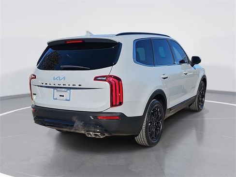 Used 2022 Kia Telluride SX w/ SX Prestige Package image 3