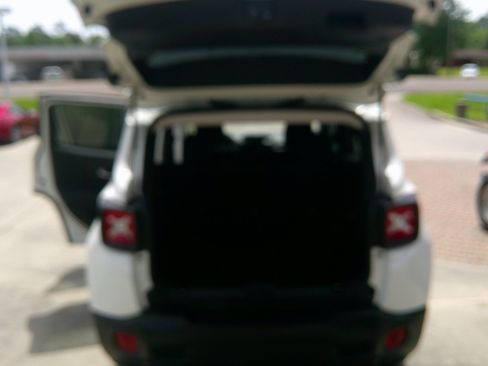 Used 2023 Jeep Renegade Latitude image 13