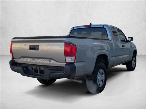 Used 2017 Toyota Tacoma SR image 5