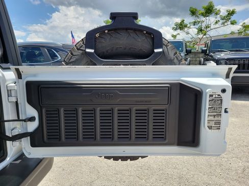 Used 2019 Jeep Wrangler Rubicon AWD/4WD image 10