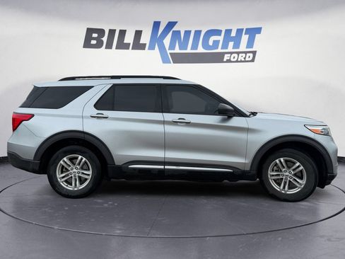 Used 2020 Ford Explorer XLT w/ Equipment Group 202A AWD/4WD image 6