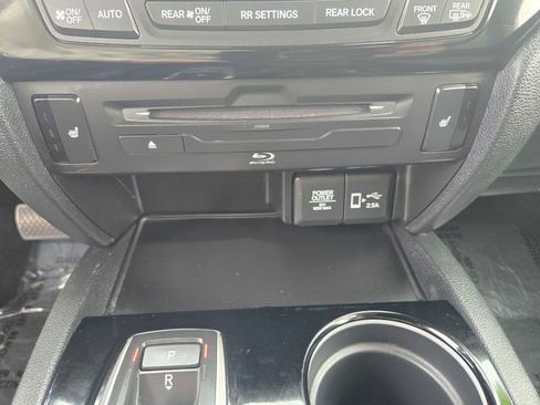 Used 2020 Honda Pilot Touring image 16