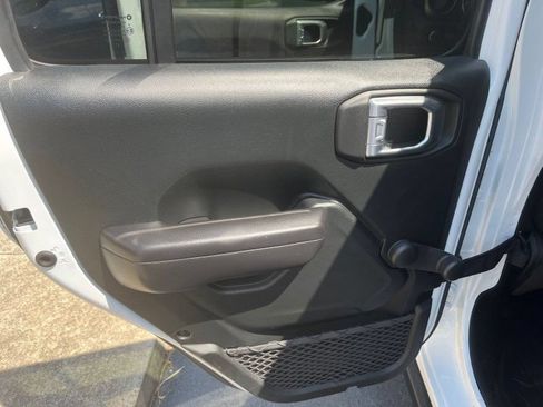 Used 2021 Jeep Gladiator Sport AWD/4WD image 8