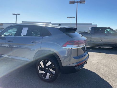 Used 2025 Volkswagen Atlas Cross Sport SE image 9