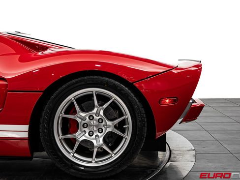 Used 2005 Ford GT RWD image 15