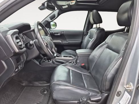 Used 2019 Toyota Tacoma TRD Sport AWD/4WD image 11
