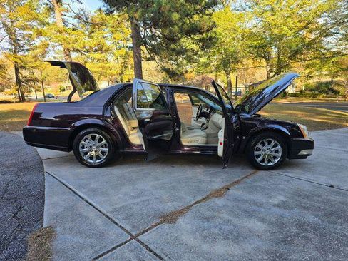 Used 2008 Cadillac DTS Luxury II image 30