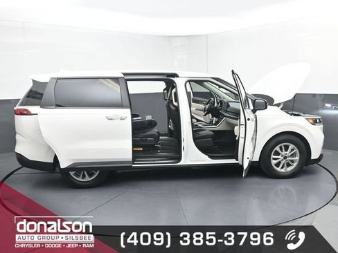 Used 2024 Kia Carnival LX FWD image 23
