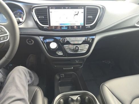 New 2026 Chrysler Pacifica Select image 22