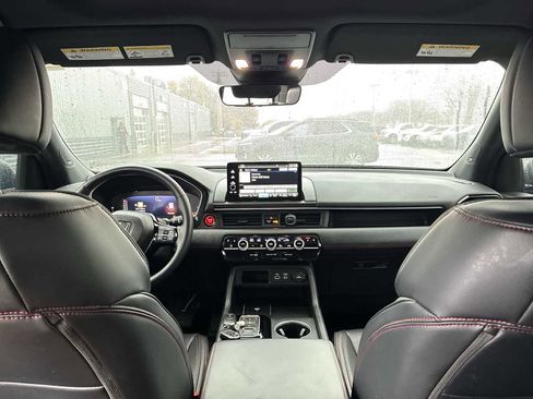 Used 2025 Honda Pilot Black Edition image 21